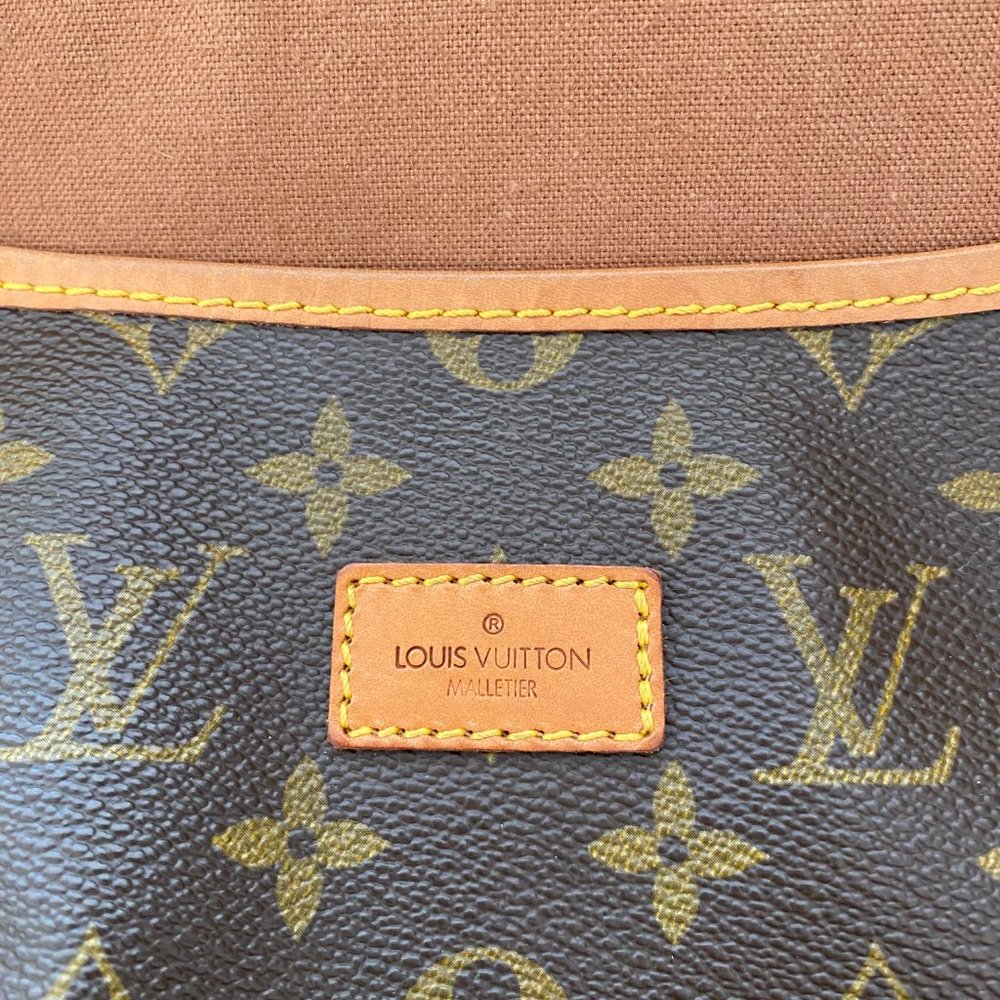 LOUIS VUITTON Saumur 35 Crossbody Messenger Handbag - Picture 13 of 15